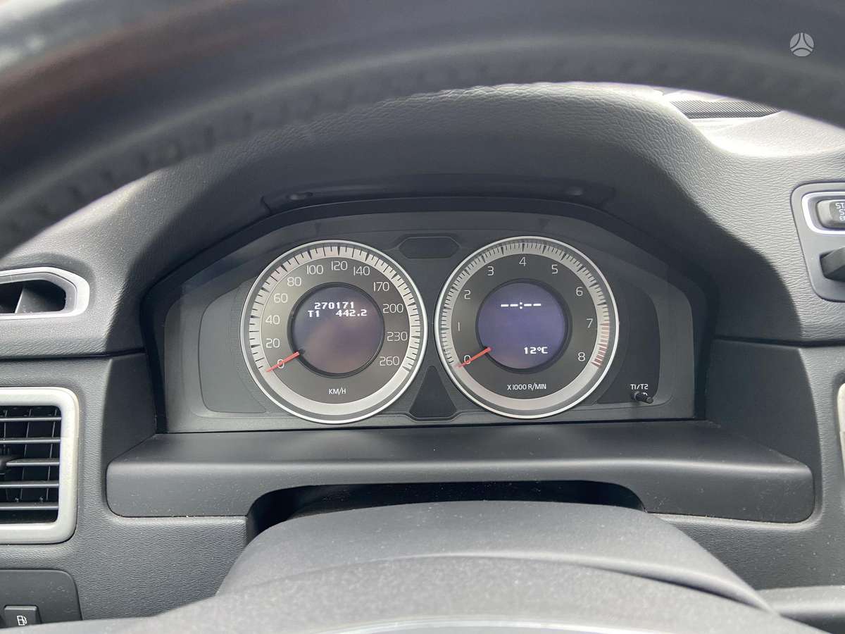 Volvo V70 2012 — photo 14