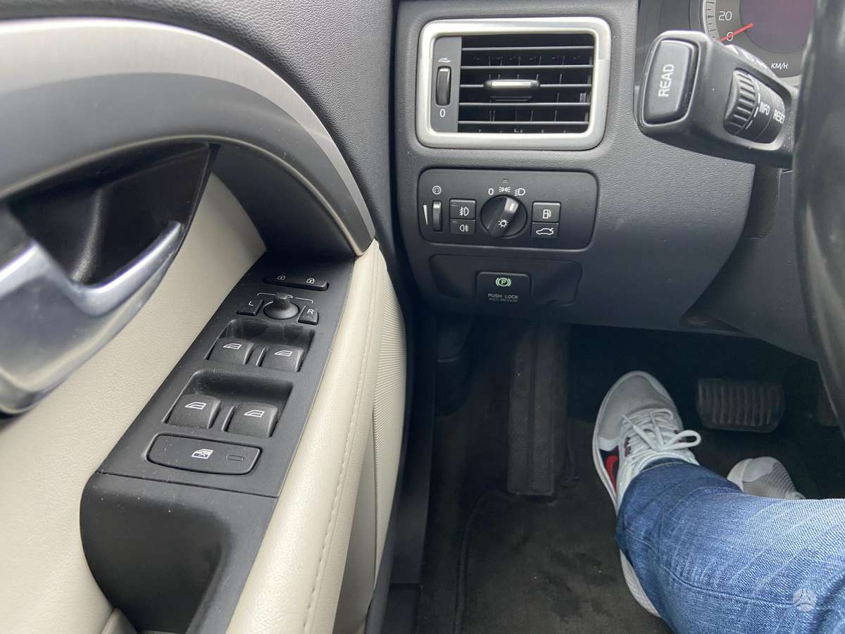 Volvo V70 2012 — photo 15