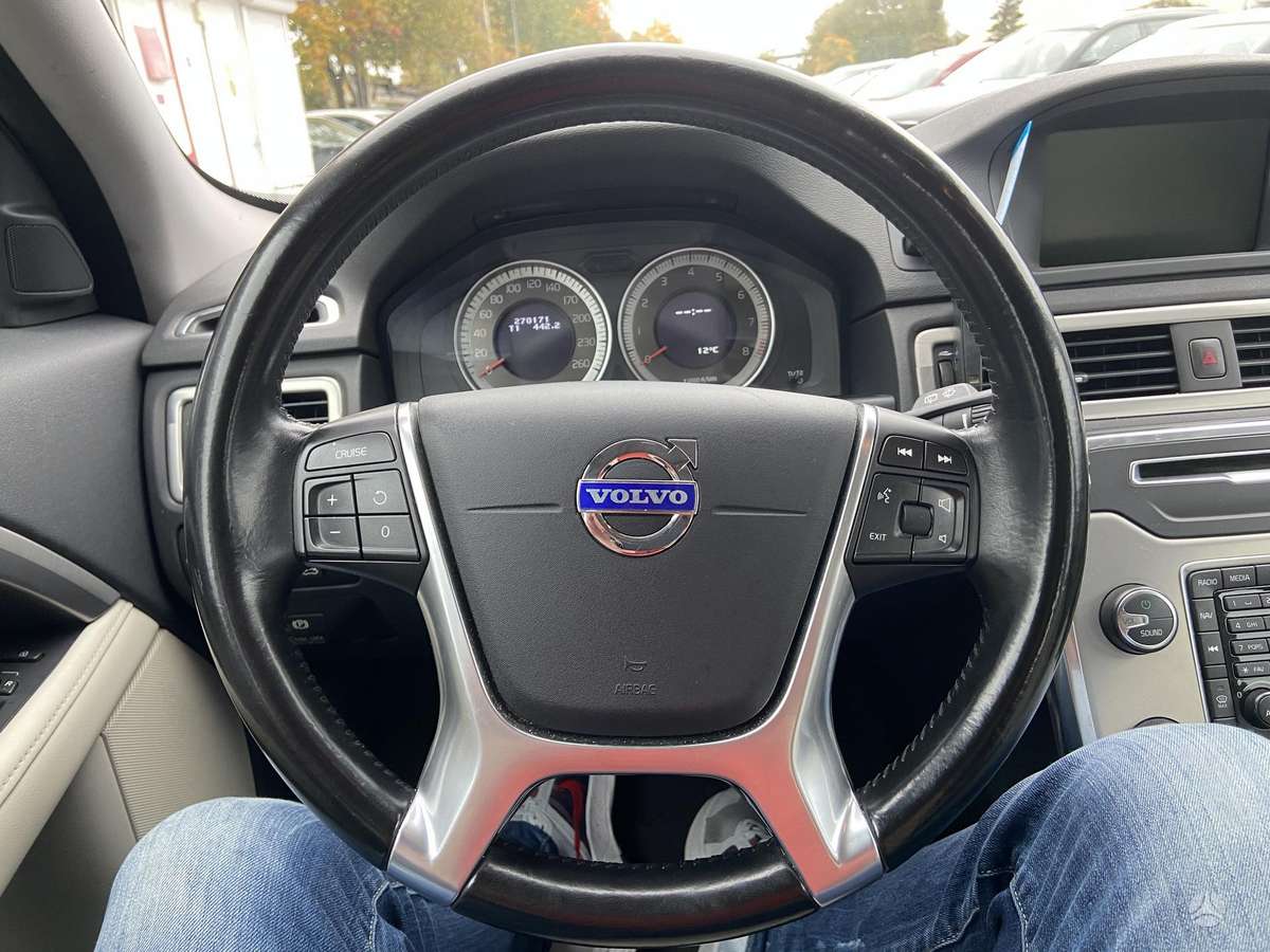 Volvo V70 2012 — photo 16