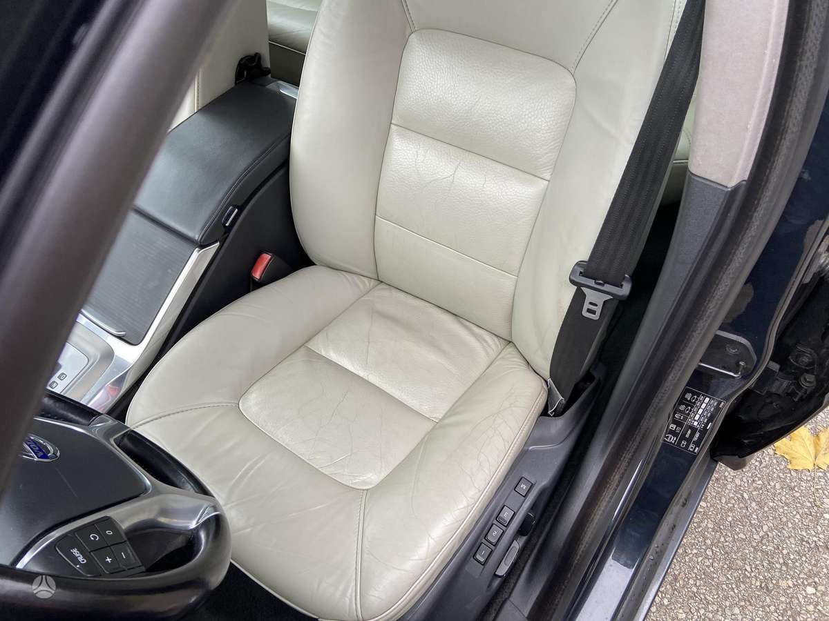 Volvo V70 2012 — photo 18