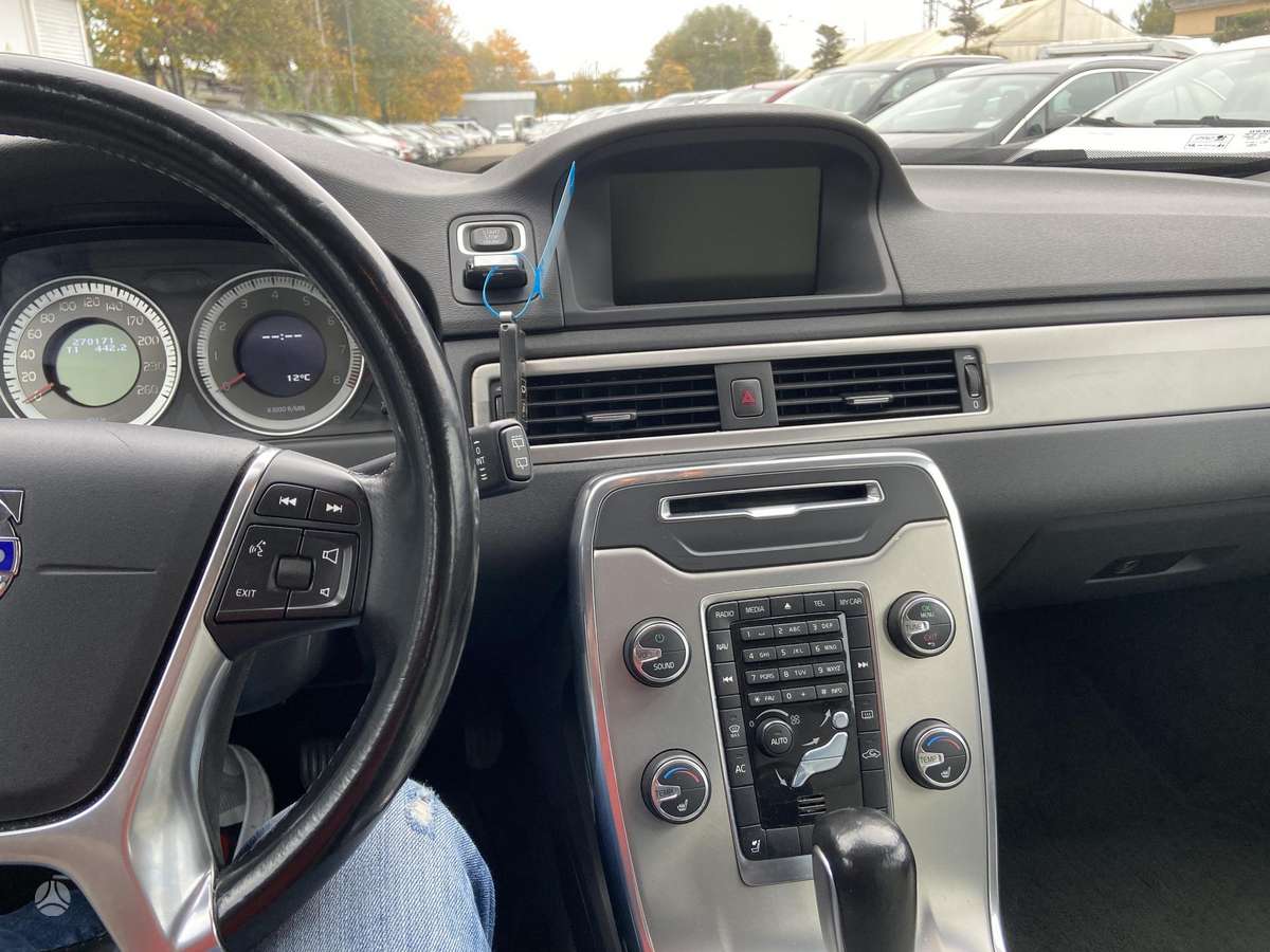 Volvo V70 2012 — photo 20
