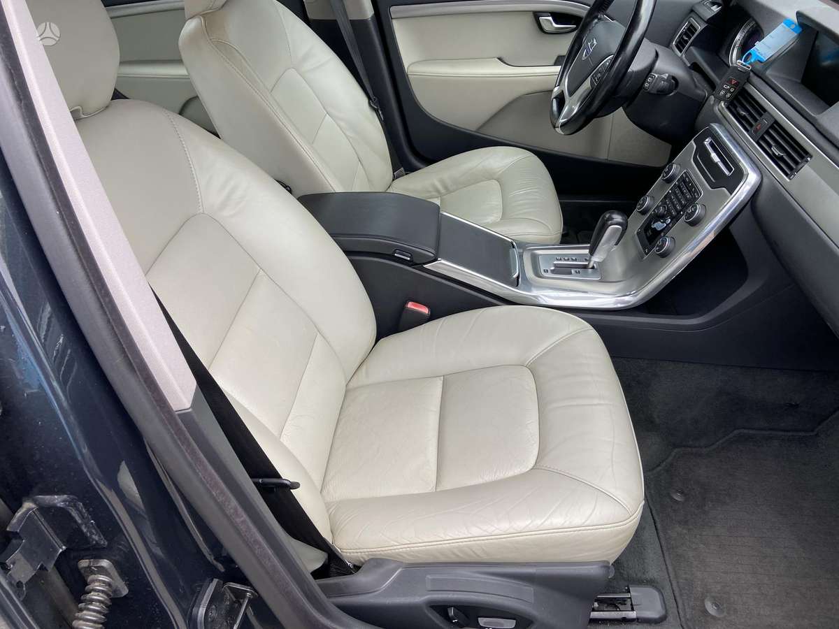 Volvo V70 2012 — photo 22