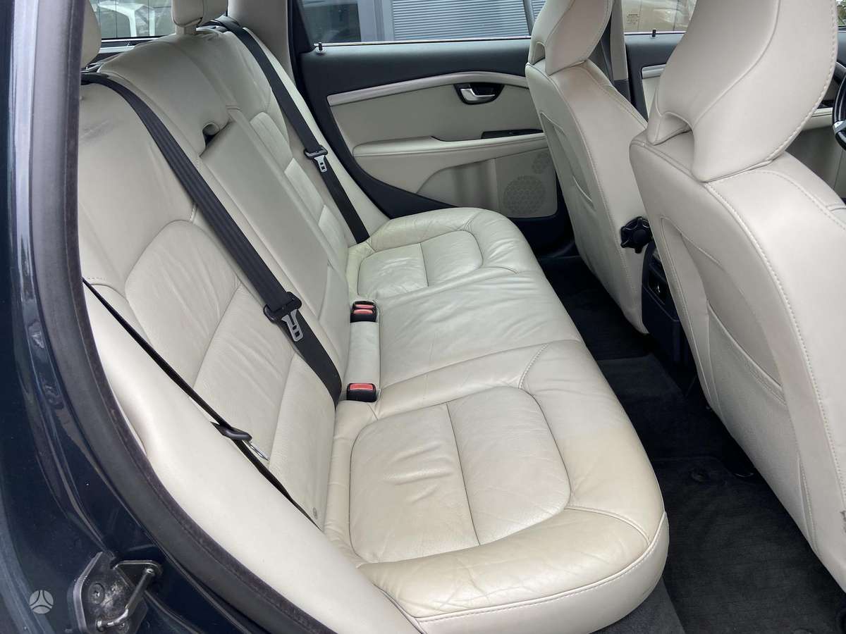 Volvo V70 2012 — photo 23