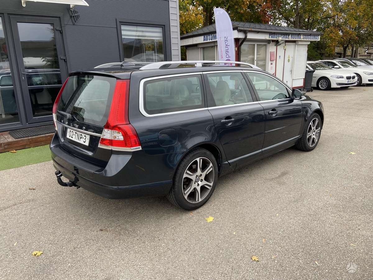 Volvo V70 2012 — engine 1595 cm³, 179 HP (132kW)