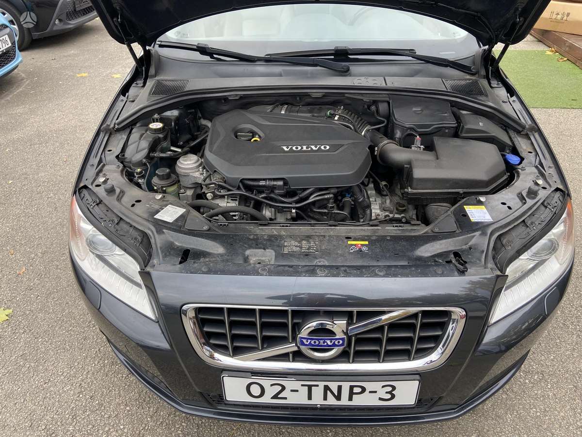 Volvo V70 2012 — photo 9