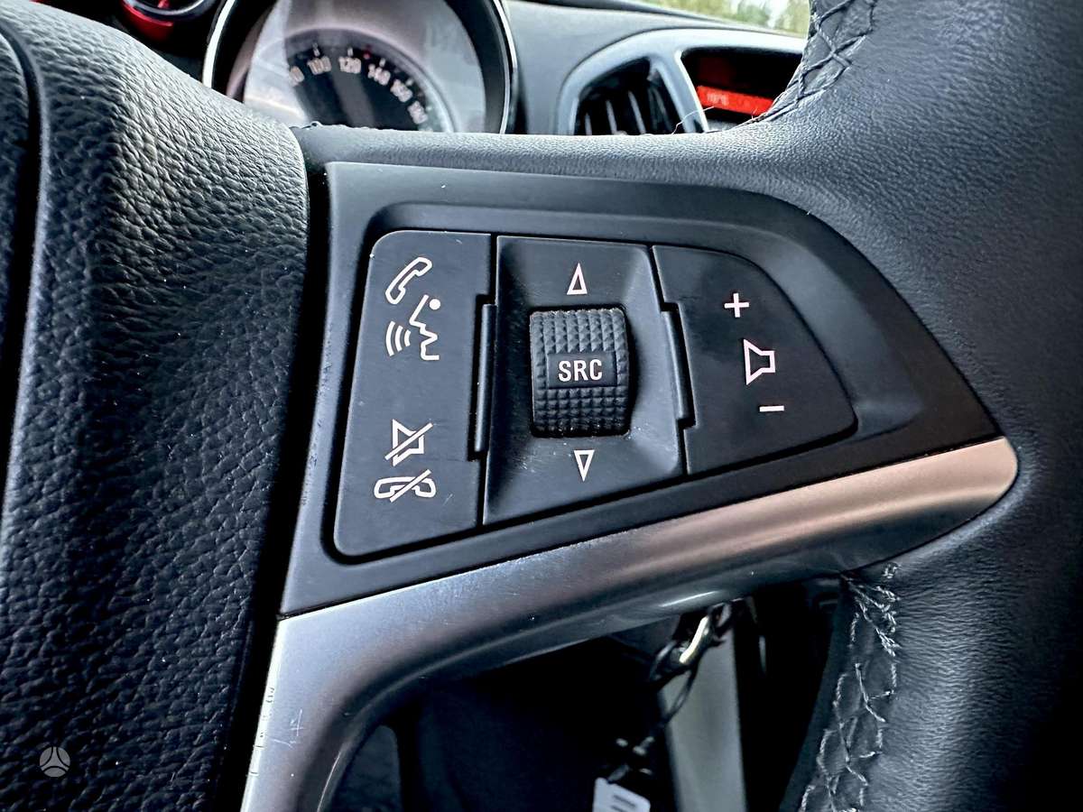 Opel Astra 2015 — photo 10