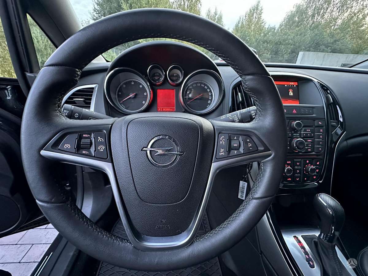 Opel Astra 2015 — photo 11