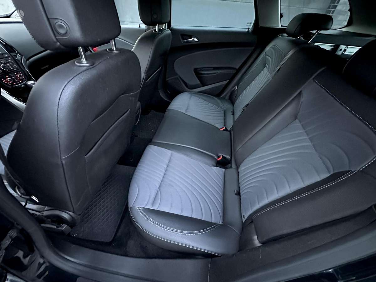 Opel Astra 2015 — photo 13