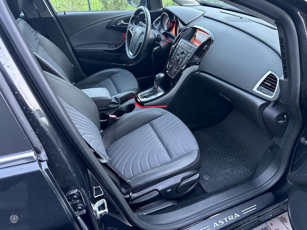 Opel Astra 2015 — photo 17