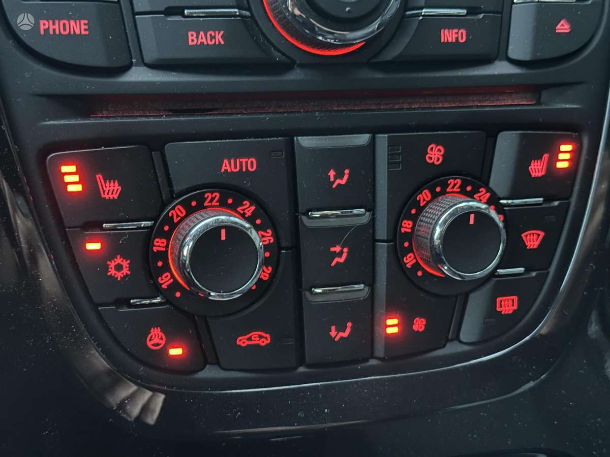 Opel Astra 2015 — photo 18