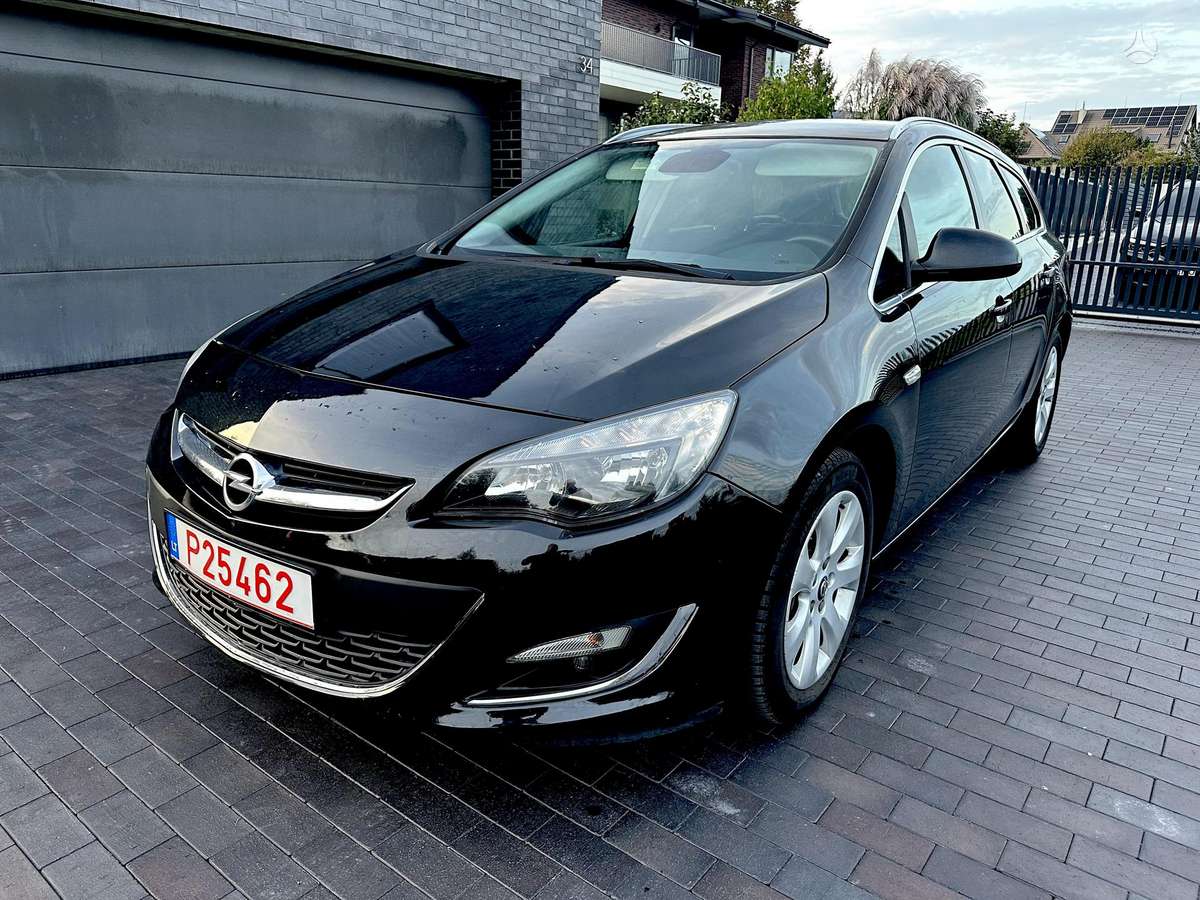 Opel Astra 2015 — interior