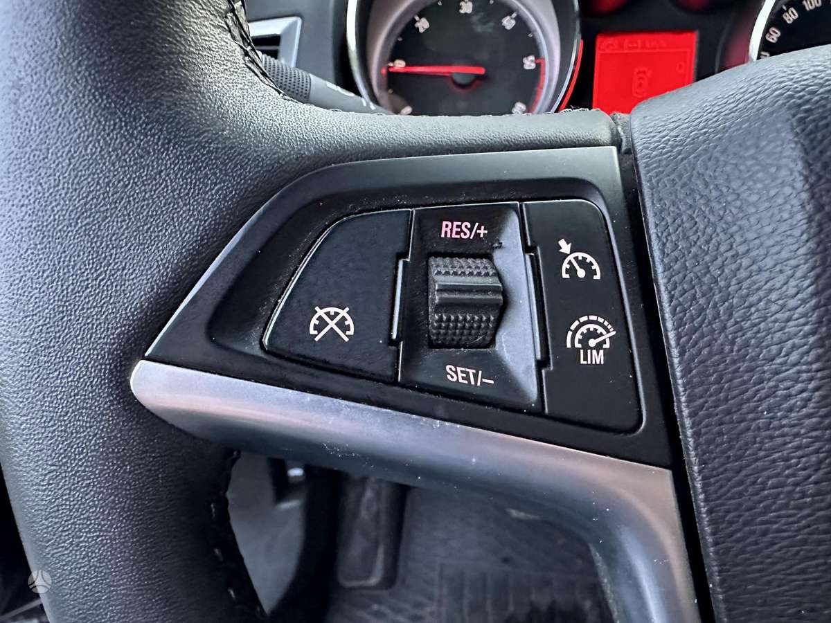 Opel Astra 2015 — photo 9