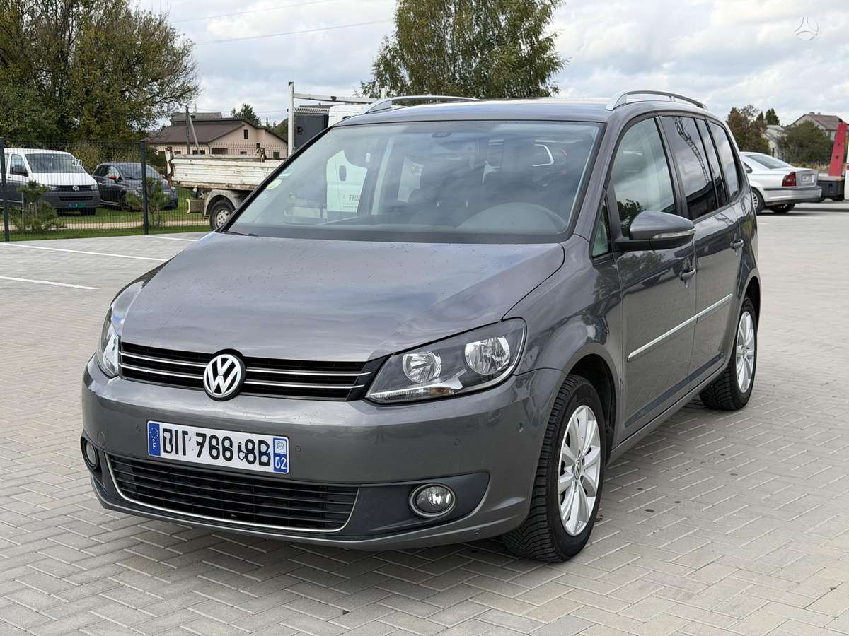 Volkswagen Touran 2014 — вигляд ззаду