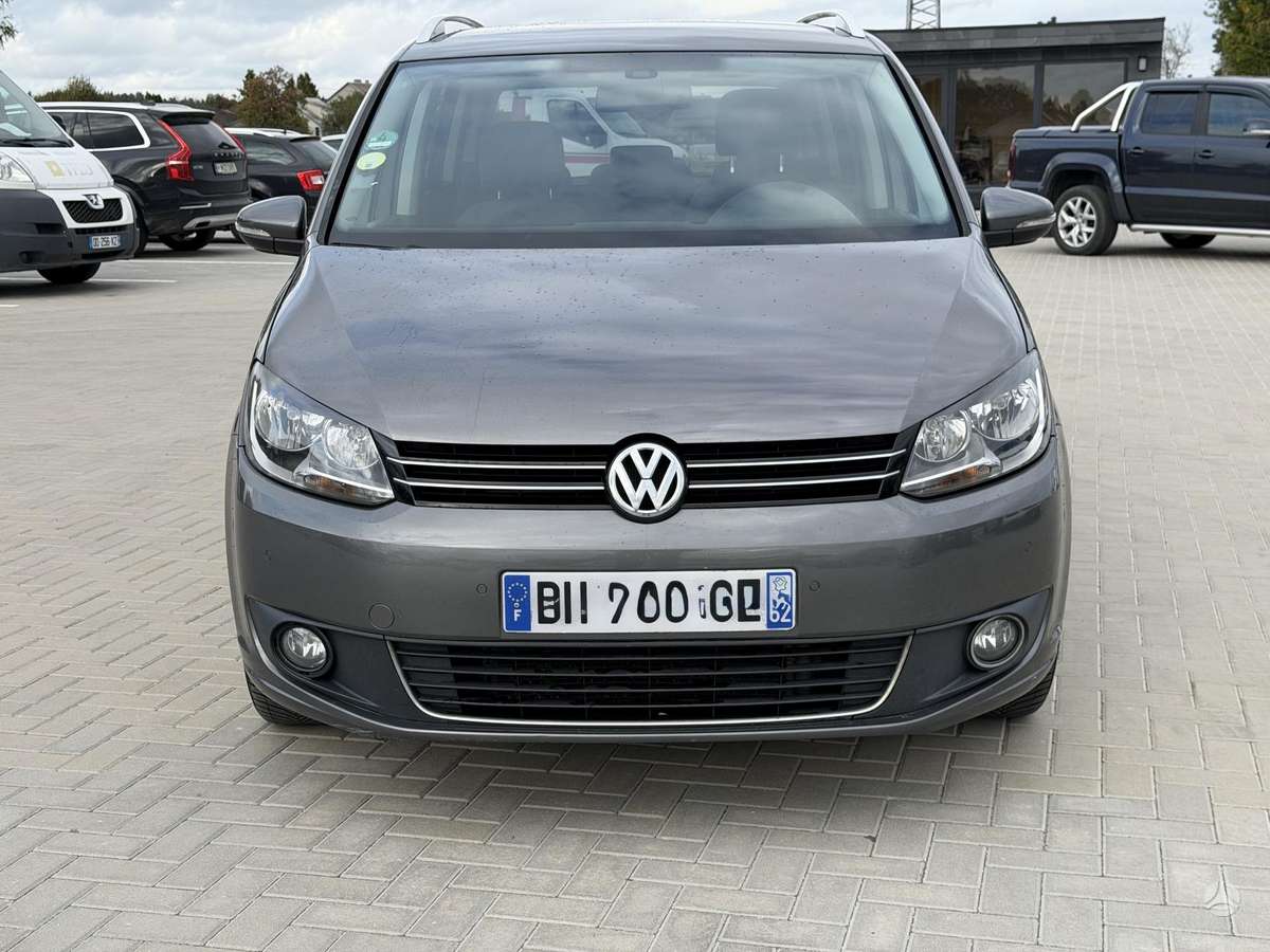 Volkswagen Touran 2014 — салон