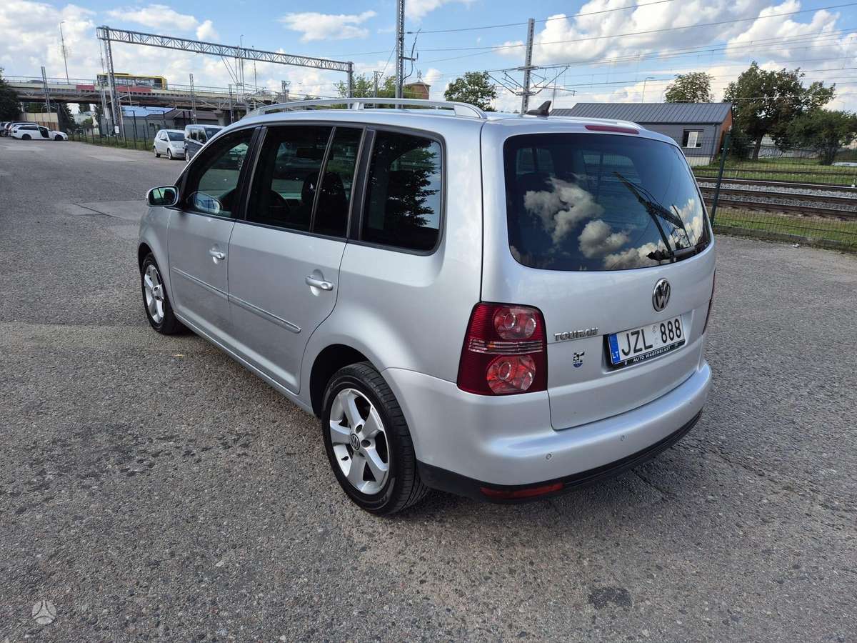 Volkswagen Touran 2007 — interior