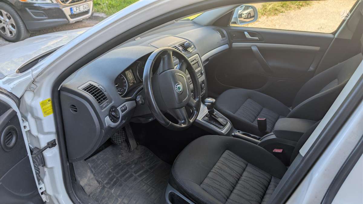 Skoda Octavia 2010 — engine 1598 cm³, 105 HP (77kW)