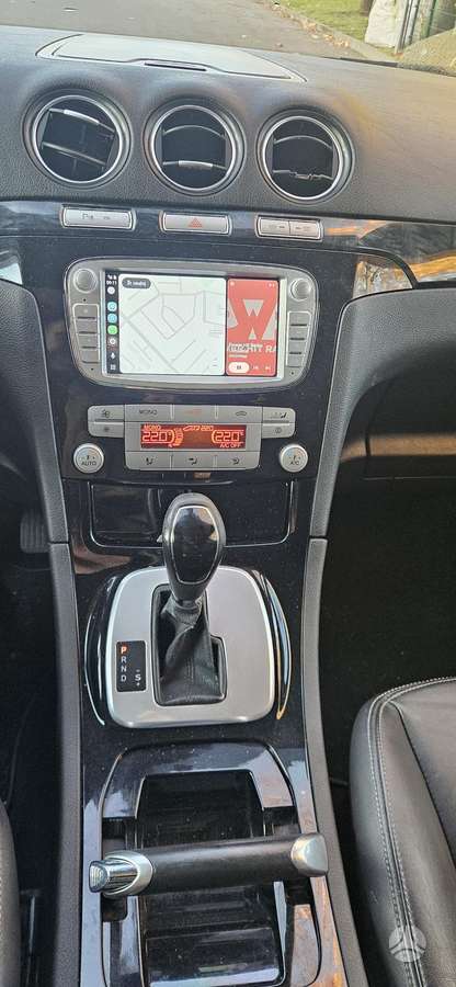 Ford Galaxy 2011 — photo 10
