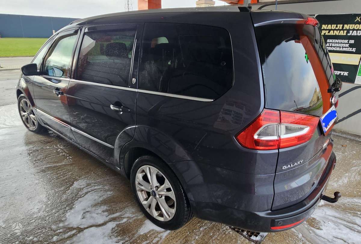 Ford Galaxy 2011 — rear view