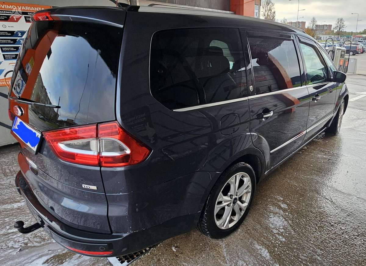 Ford Galaxy 2011 — interior