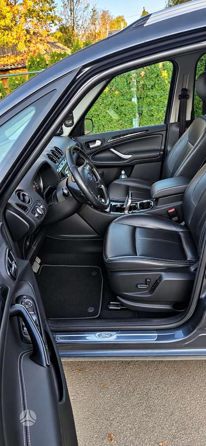 Ford Galaxy 2011 — photo 9