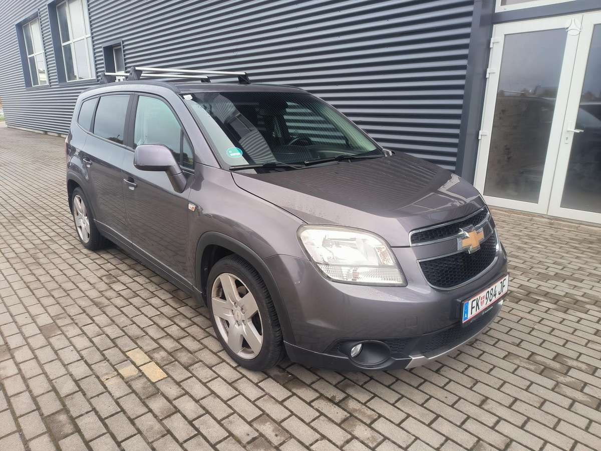 Chevrolet Orlando 2011 — interior