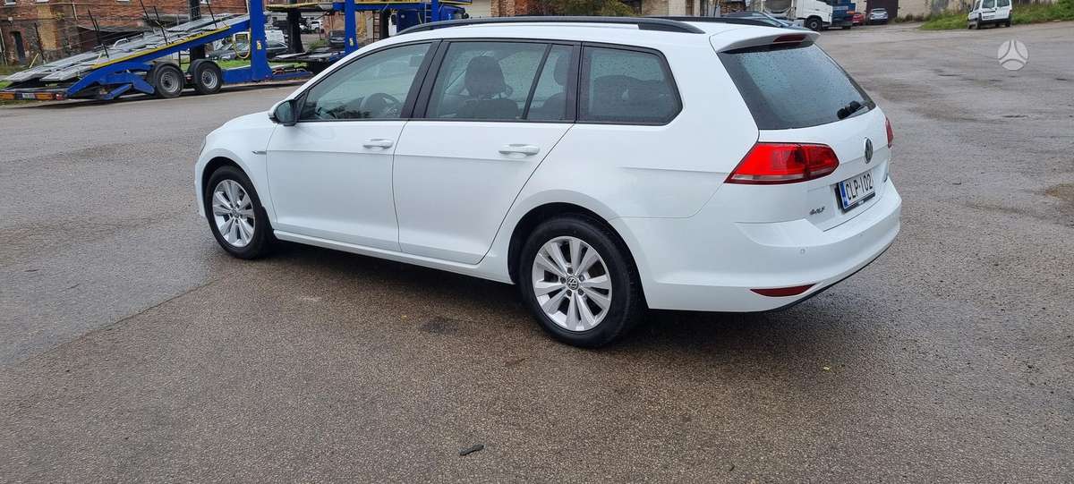 Volkswagen Golf 2014 — rear view