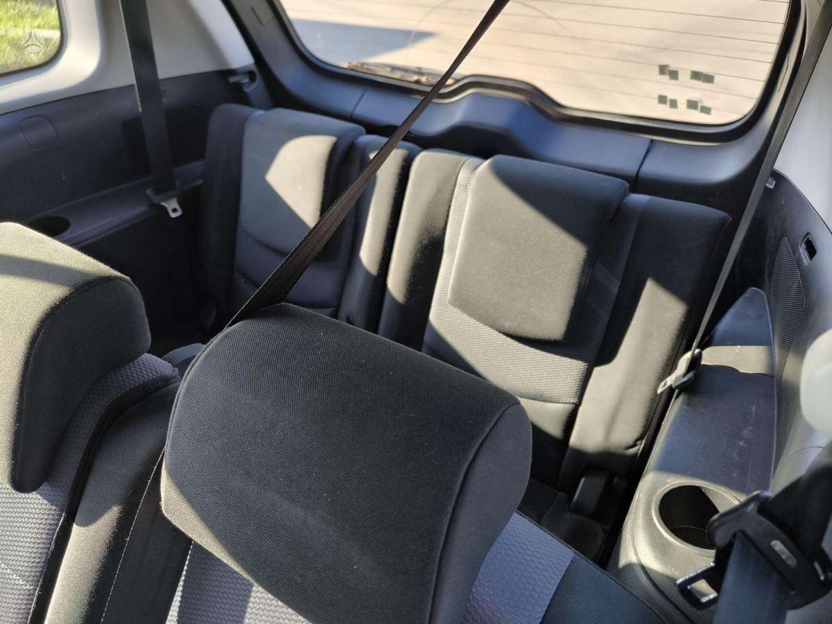 Mazda 5 2007 — photo 10