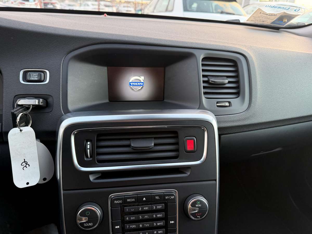 Volvo V60 2012 — photo 12