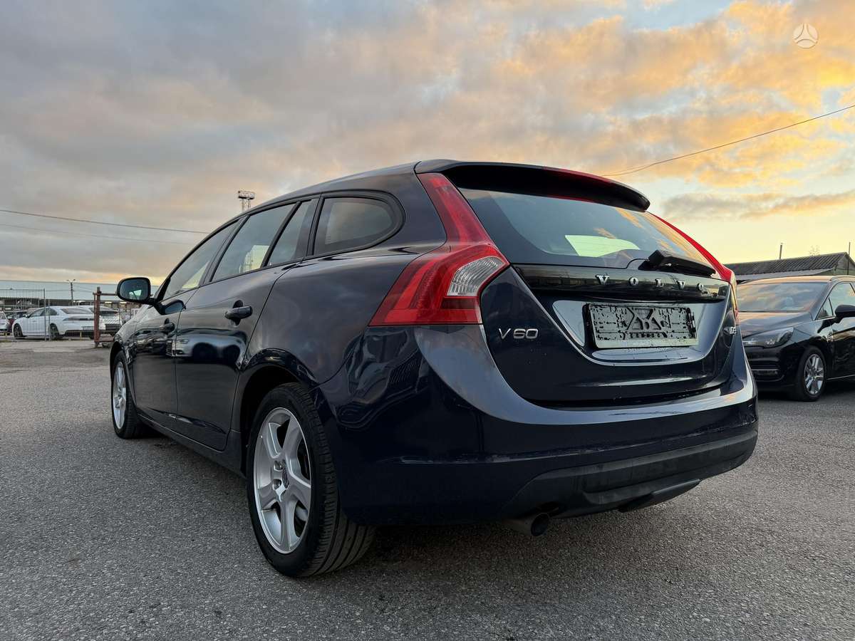 Volvo V60 2012 — rear view