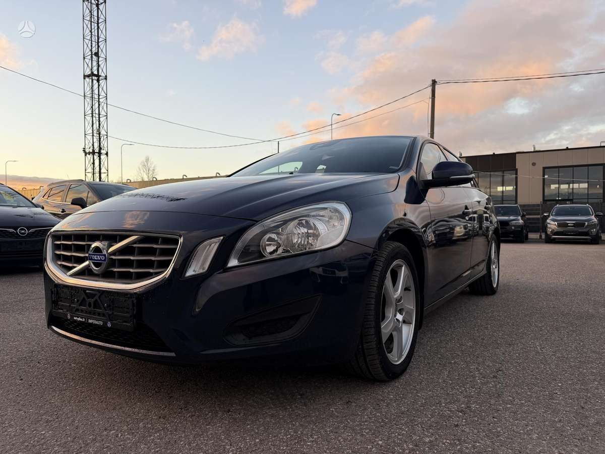 Volvo V60 2012 — interior