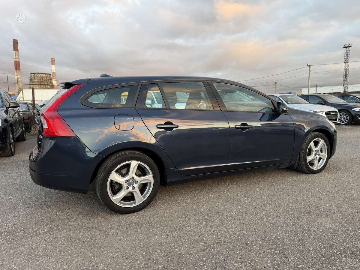 Volvo V60 2012 — photo 7