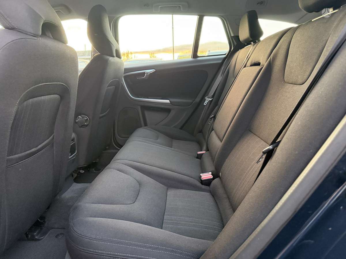 Volvo V60 2012 — photo 8