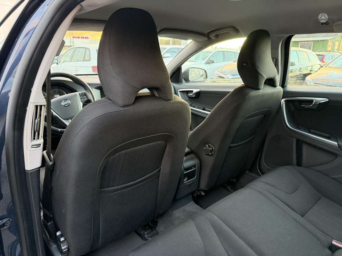 Volvo V60 2012 — photo 9