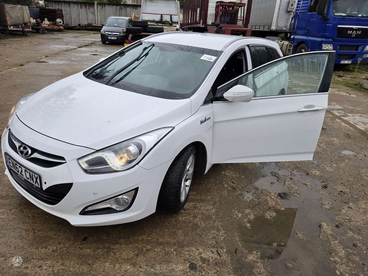 Hyundai i40 2013 — вигляд ззаду