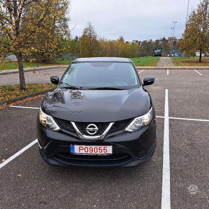 Nissan Qashqai 2015 — rear view