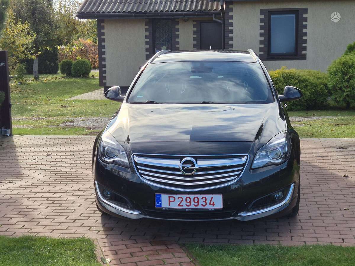 Opel Insignia 2015 — вигляд ззаду
