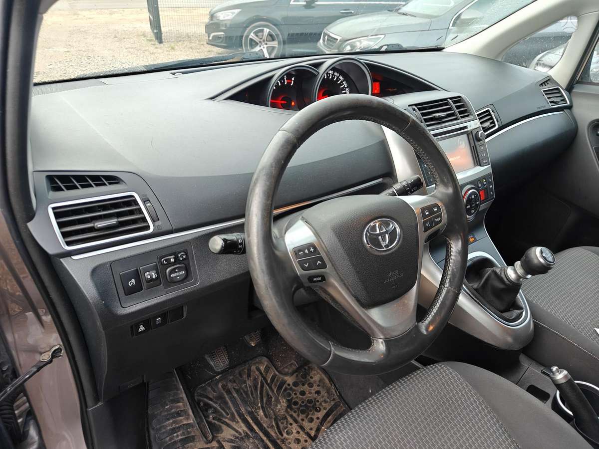 Toyota Verso 2014 — photo 9