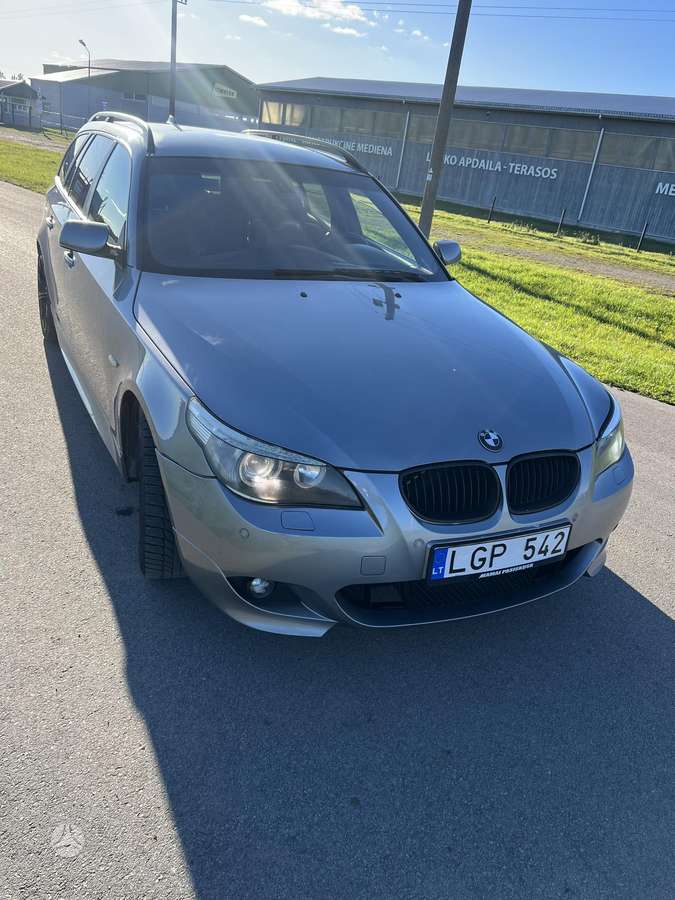 BMW 525 2005 — салон