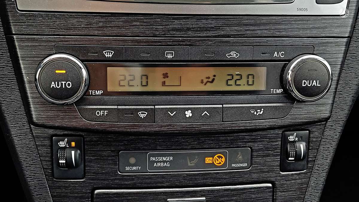 Toyota Avensis 2009 — photo 14