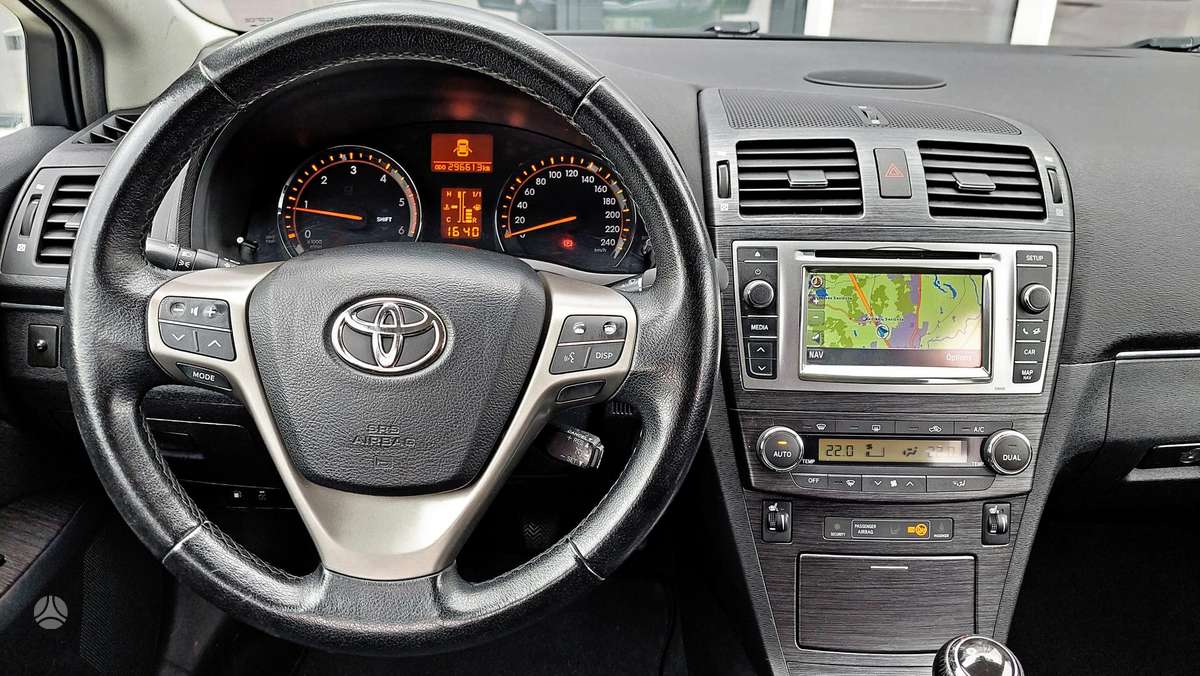 Toyota Avensis 2009 — photo 17