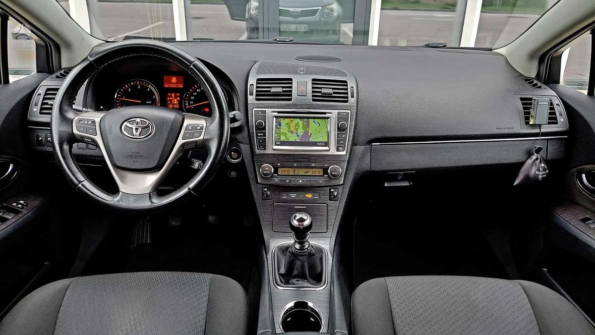 Toyota Avensis 2009 — photo 18