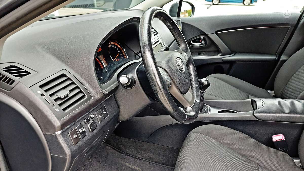 Toyota Avensis 2009 — photo 21