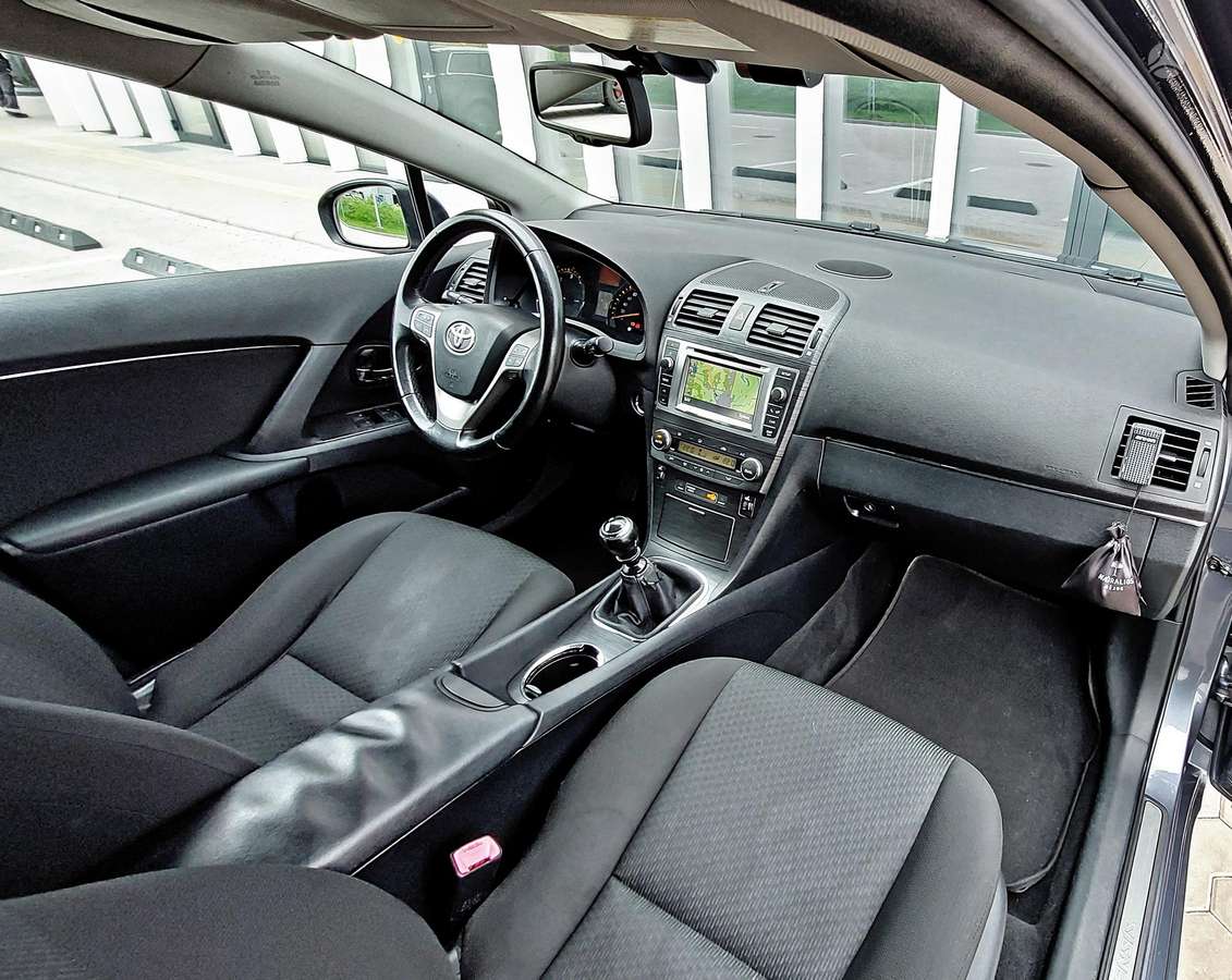 Toyota Avensis 2009 — photo 23
