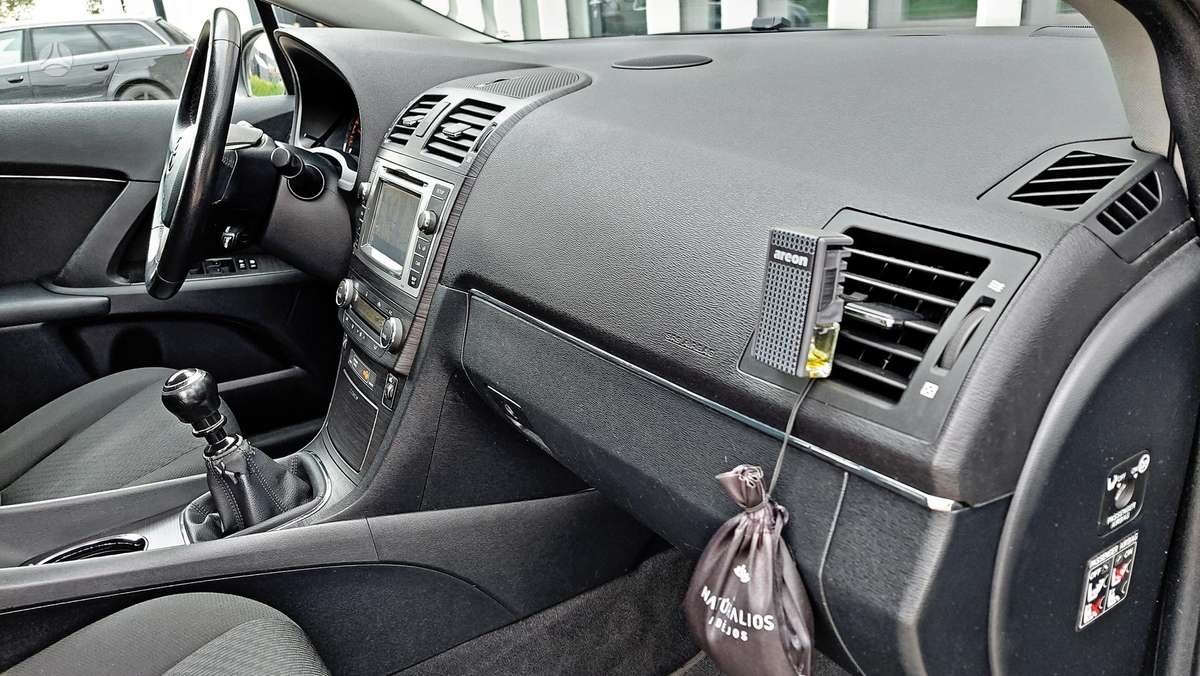 Toyota Avensis 2009 — photo 24