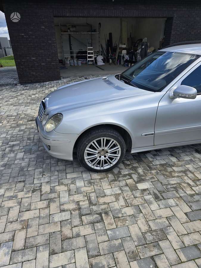 Mercedes-Benz E280 2006 — interior