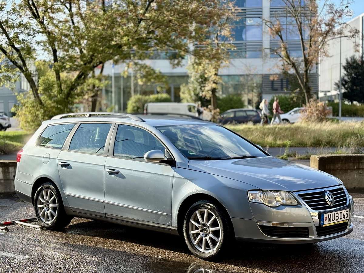 Volkswagen Passat 2006 — rear view