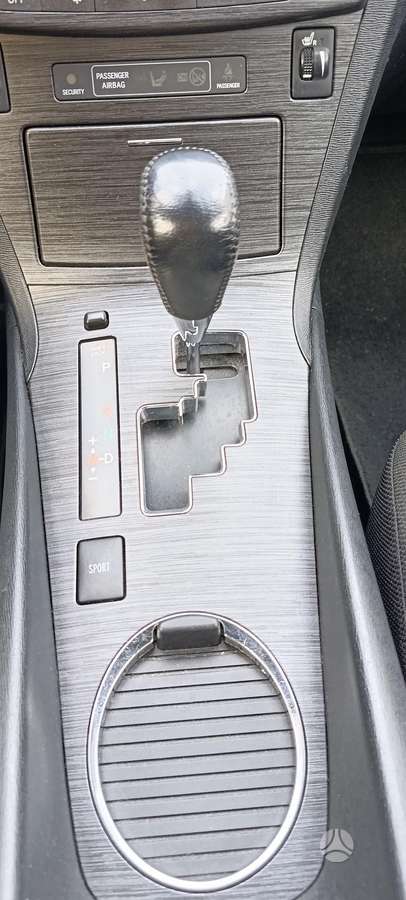 Toyota Avensis 2011 — photo 11