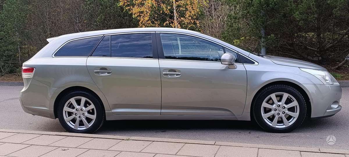 Toyota Avensis 2011 — photo 6