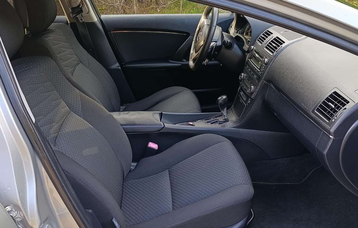 Toyota Avensis 2011 — photo 7