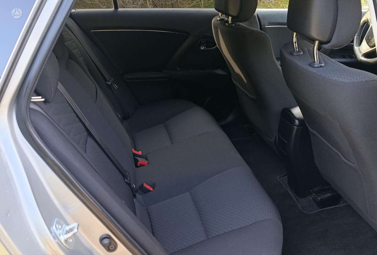 Toyota Avensis 2011 — photo 8